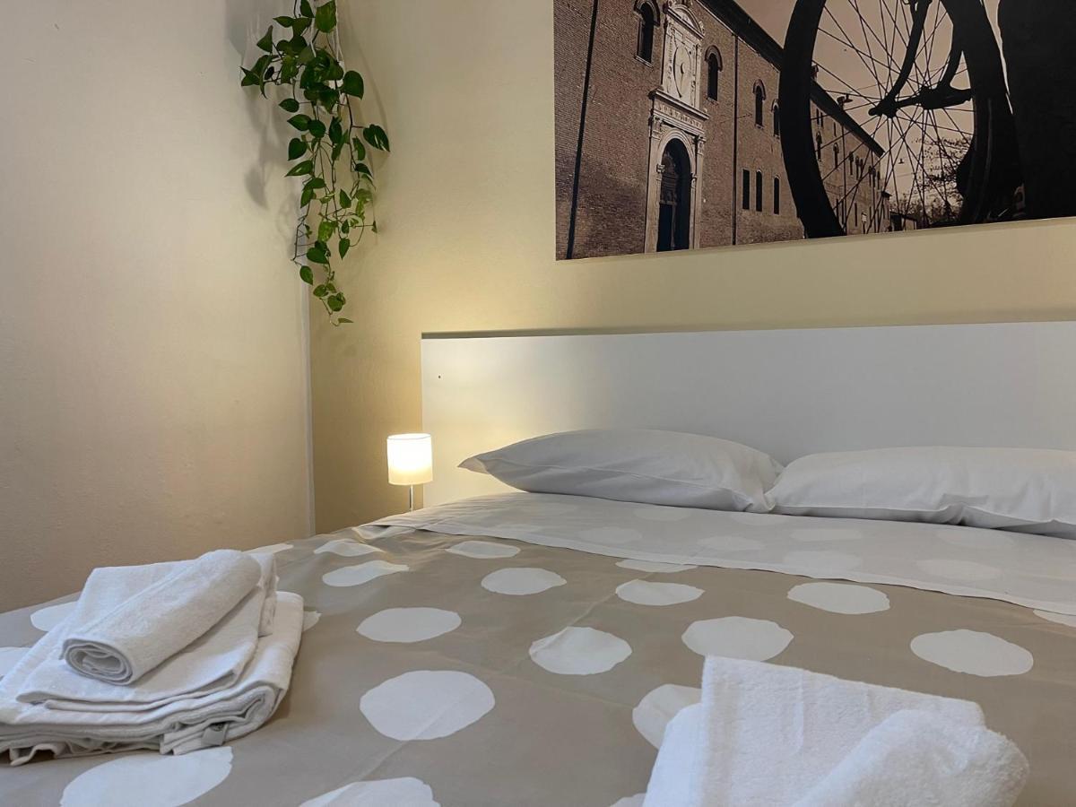 Downtown - Camere In Centro Ferrara Exterior photo